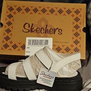 Skechers Luxe Foam White and Black Sandals Size 10